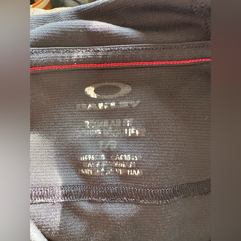 Oakley - Men’s Agility Hooded Shirt - Long-Sleeve - Size Large - Pre-Loved - Picture 4 of 5